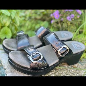 Dansko Dressy Sandals Black with Silver buckles Size 40 EU Light Wear